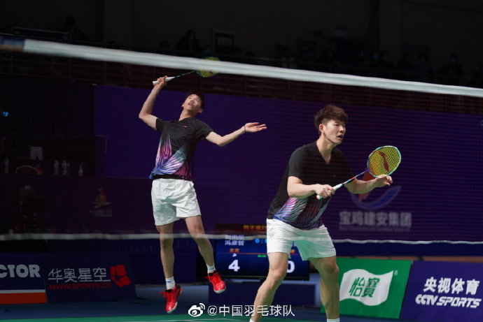 靠近体育中 靠近体育中